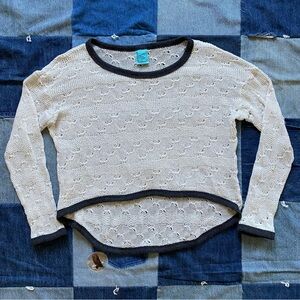 h.i.p happening in the present knit sweater size L